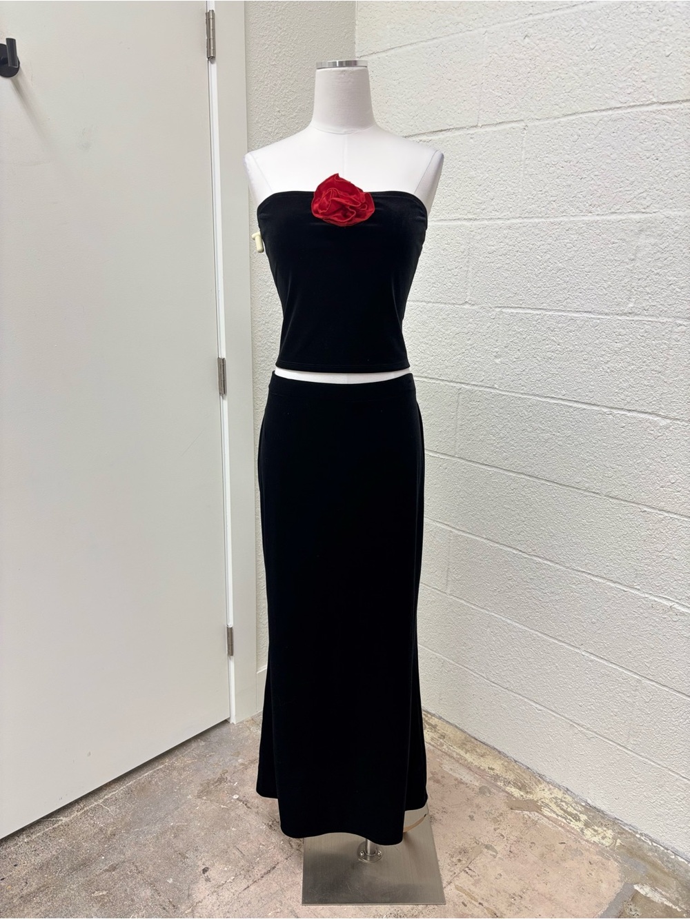 NWT Reformation Adalynn Black Strapless Velvet Skirt Set with Red Rose Applique